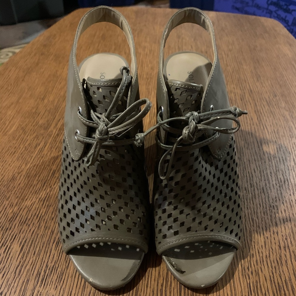 Sole society army green laced heels